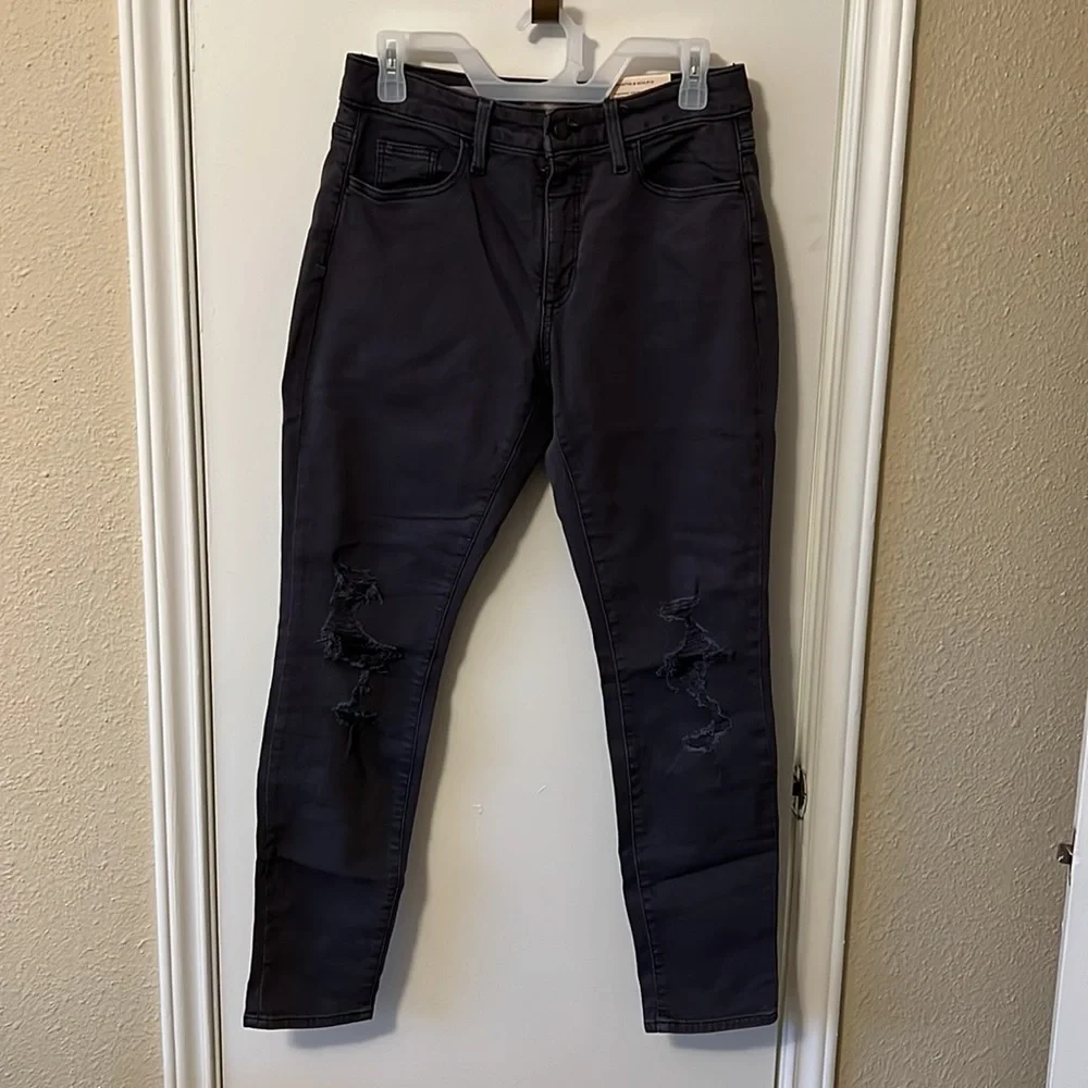 Universal Thread Jeans - Picture 16 of 16